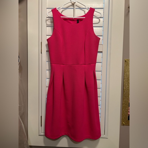 Pretty in pink dress - Picture 1 of 4